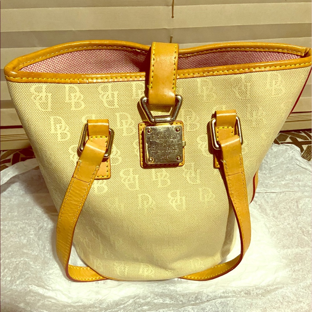 Dooney & Bourne Hand- shoulder bag like new